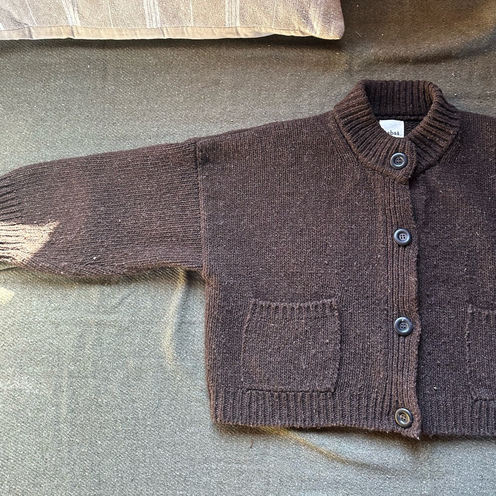 Babaa no 23 cardigan in Earth